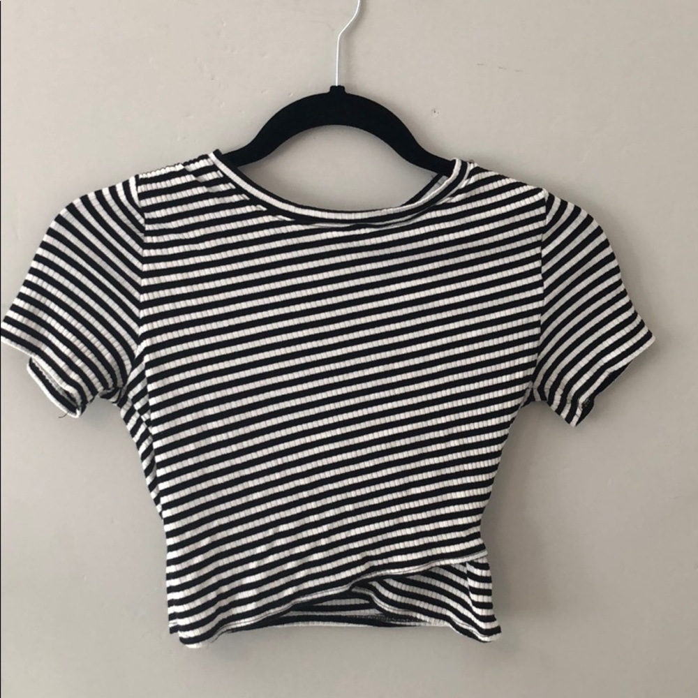 UO Cropped Striped Tee